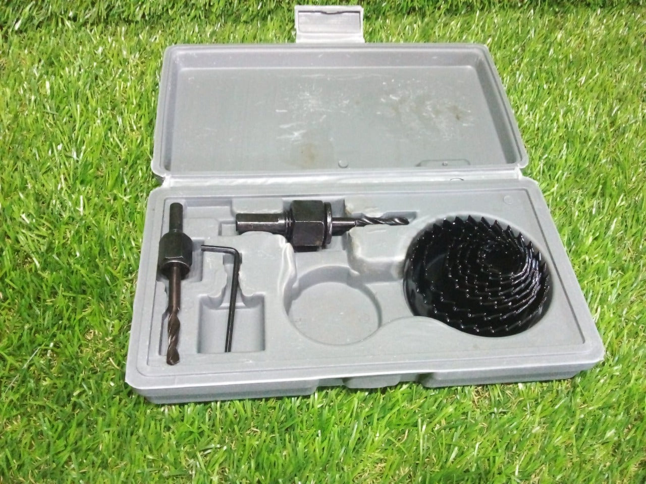 0428 A Hole Saw 11 Pc For Making Holes Over Walls For Types Of Purposes Etc. DeoDap 0428 A Hole Saw 11 Pc For Making Holes Over Walls For Types Of Purposes Etc. DeoDap